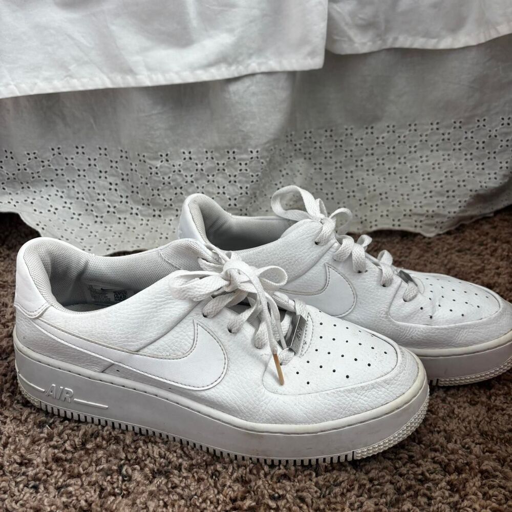 NIKE Air Force 1 Swoosh Sz 10W Tennis Shoes Women's White Trainers Sneakers